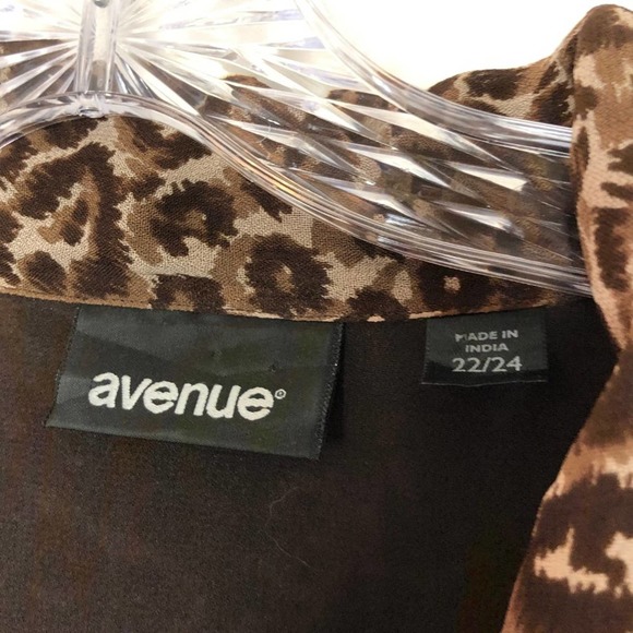 Avenue LS buttonup lined top w/front ruffle 22/24 - Picture 2 of 6